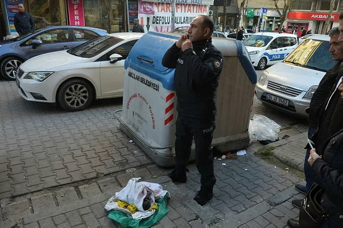 İstanbul Avcılar'daki çöp konteynerinde yeni doğmuş bebek bulundu - 1