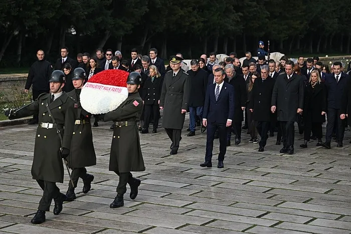 ozgur-ozel-a-takimini-belirliyor-chp-mykda-kimler-gidecek-kimler-kalacak-kulis-bilgileri-a-haberde-1765012124203.jpeg (Foto: AA)