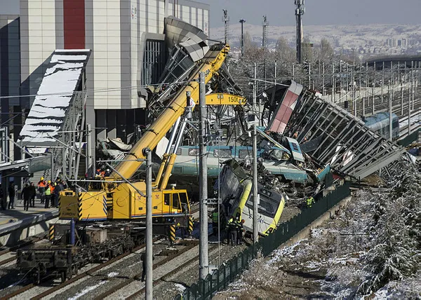 Ankara'da 9 kişinin ölümüyle sonuçlanan hızlı tren kazası ile ilgili flaş haber - 2