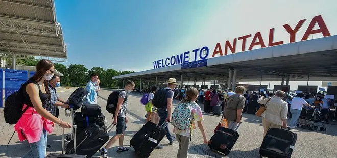Antalya yıla rekorlar başladı! 5 günde 47 bin 380 turist