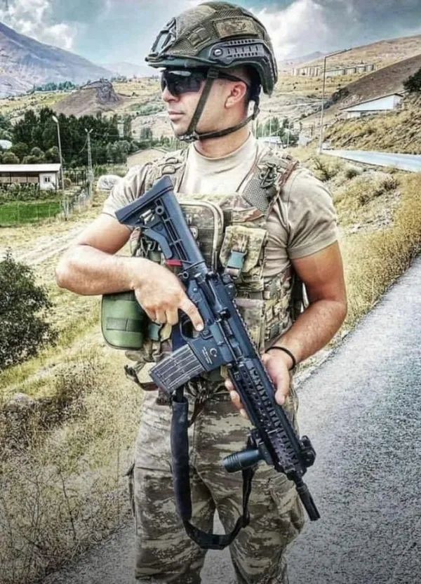 Son dakika: Pençe-Kilit Operasyonu’nda Uzman Çavuş İbrahim Han şehit oldu