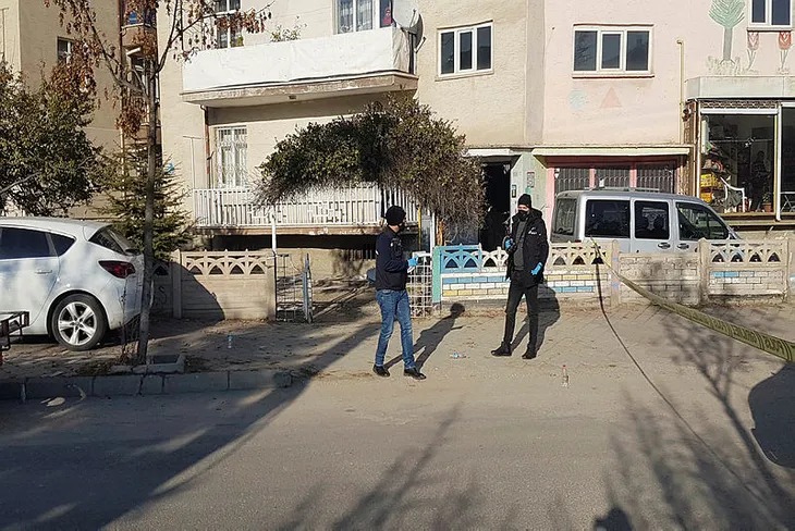 1607351878792.jpg Sosyal medyada tartıştılar! İş yerine çağırıp vurdu - 1