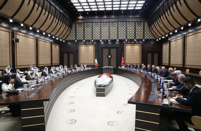 kuveyt-emiri-seyh-mesal-turkiyede-turkiye-ile-kuveyt-arasinda-cesitli-alanlarda-dev-anlasmalar-1715104331901.jpeg Kuveyt Emiri Şeyh Meşal Türkiye'de! Türkiye ile Kuveyt arasında çeşitli alanlarda dev anlaşmalar - 8