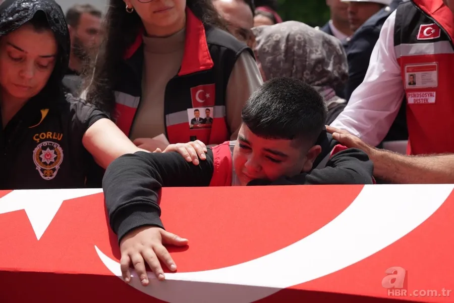 Tekirdağ’da iki şehit polisimiz için son görev: Kahraman babaya gözyaşlarıyla veda 6