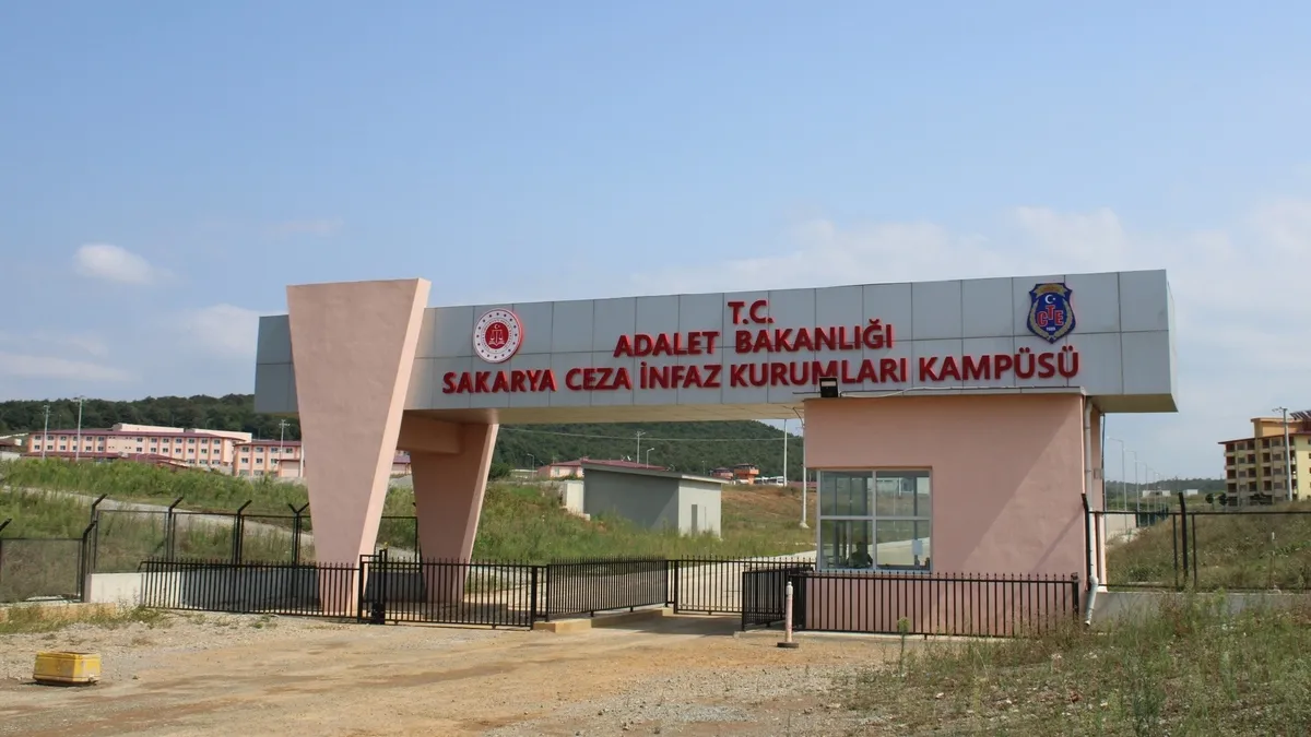 Sakarya'da zehirlenme faciası! 171 hükümlü hastanelik oldu