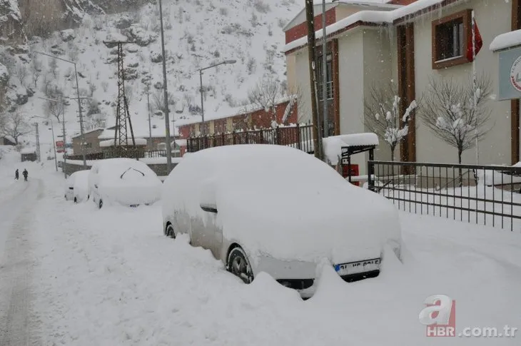 Araçlar yolda kaldı evler gömüldü! Türkiye kara teslim! Meteoroloji’den birçok ile yeni uyarılar