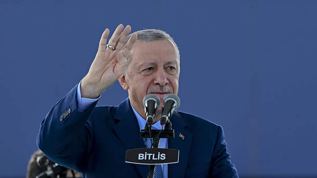 Başkan Erdoğan'dan Vaniköy'de kaçak yapıya izin veren İBB'ye sert tepki: İstanbul'un hazinesini para babalarına peşkeş çekiyorlar