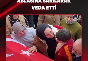 ABLASINA SARILARAK VEDA ETTİ