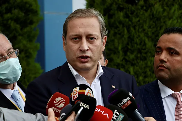 Derbi mağlubiyetinin ardından Galatasaray’dan flaş hamle! Galatasaray Başkanı Burak Elmas açıkladı