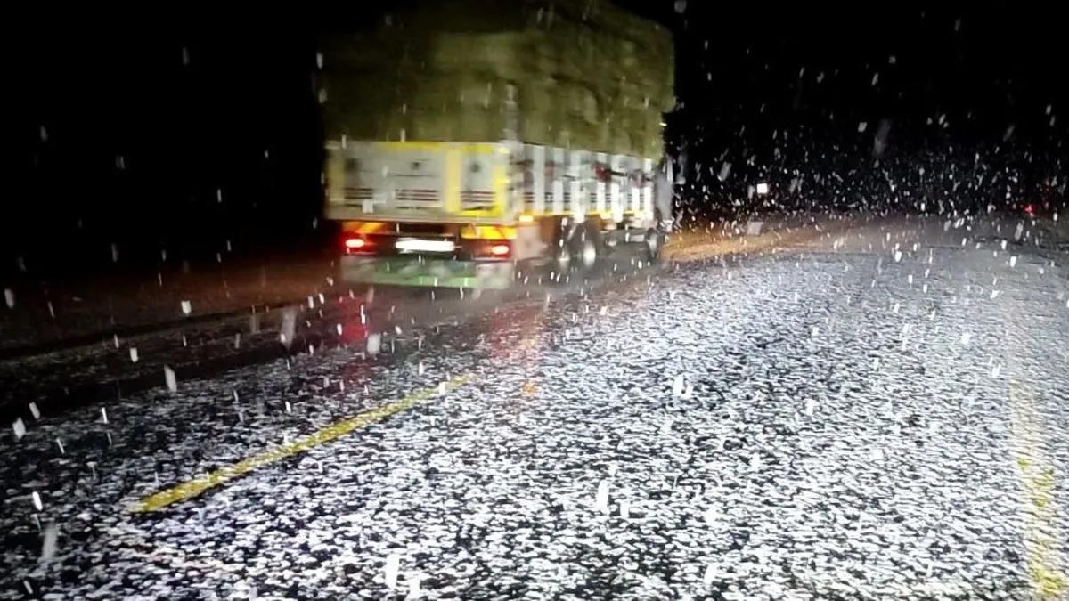 Ardahan'da yılın ilk karı! Ulaşımda aksamalar yaşandı