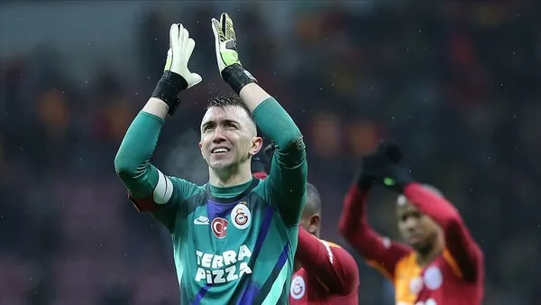 galatasarayda-muslera-gelismesi-yonetimin-yeni-sozlesme-teklifine-yanit-geldi-1700465406948.jpg Galatasaray'da Muslera gelişmesi! Yönetimin yeni sözleşme teklifine yanıt geldi... - 1
