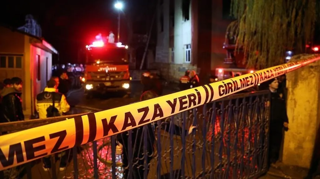 Başakşehir'de iftarın ardından iki grup arasında çıkan kavga kamerada