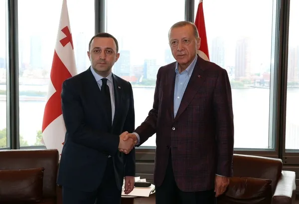 baskan-recep-tayyip-erdogan-gurcistan-basbakani-irakli-garibashvi-kabul-etti-1694982516211.jpg ABD'de diplomasi zirvesi! Başkan Erdoğan Gürcistan Başbakanı Irakli Garibashvi kabul etti - 1