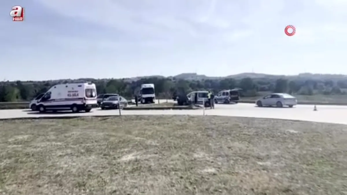 Sakarya'da hafif ticari araç ile panelvan çarpıştı