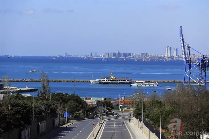 İstanbul Boğazı'nda şaşırtan görüntü! Nedeni belli oldu...