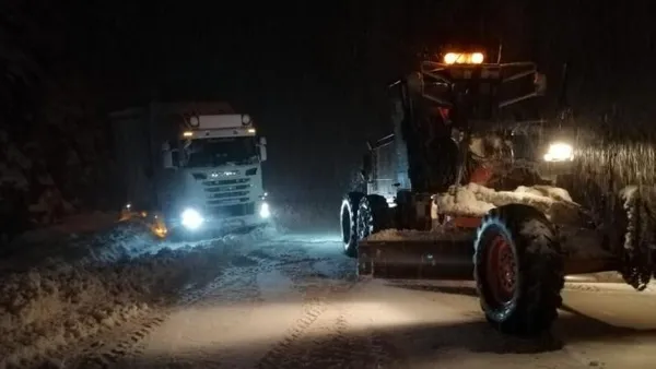 antalya-konya-kara-yolu-tirlarin-gecisine-kapatildi-1675144293451.jpg Antalya-Konya Kara Yolu tırların geçişine kapatıldı - 3