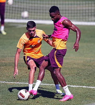 galatasaray-istanbulspor-maci-hazirliklarini-tamamladi-1695661186714.jpg Galatasaray İstanbulspor maçı hazırlıklarını tamamladı - 2