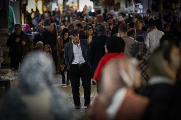 1681891567472.jpg Asrın felaketinde kısmen hasar görmüştü! Tarihi Maraş Çarşısı’nda bayram yoğunluğu - 5