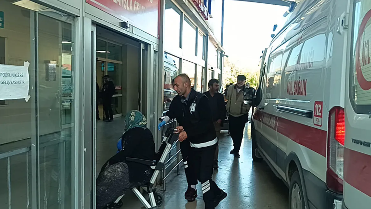 Adana'da tarım işçilerini taşıyan minibüs devrildi: 17 yaralı