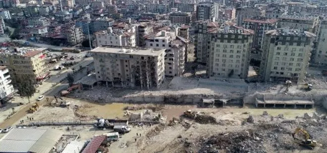 Hatay’da yüzlerce kişinin can verdiği Rönesans Rezidans’ın enkazı kaldırıldı!