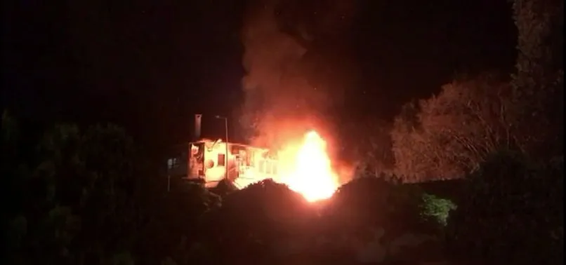 Son dakika: Fatih'te trafo alev alev yandı