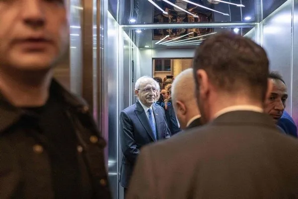 1684299989027.jpeg Seçim gecesi CHP Genel Merkezi’nde ne oldu? Ekrem İmamoğlu ile Mansur Yavaş'tan darbe - 7