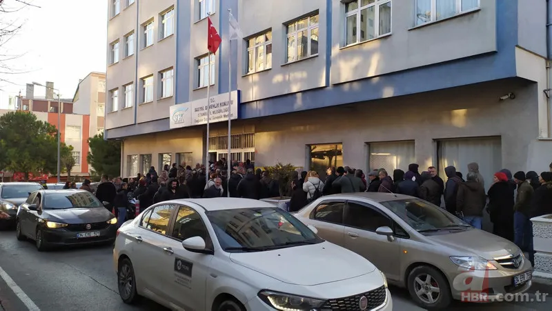 Başkan Erdoğan'ın müjdesi sonrası akın ettiler! SGK'larda EYT yoğunluğu | Milyonların emeklilik sevinci 7