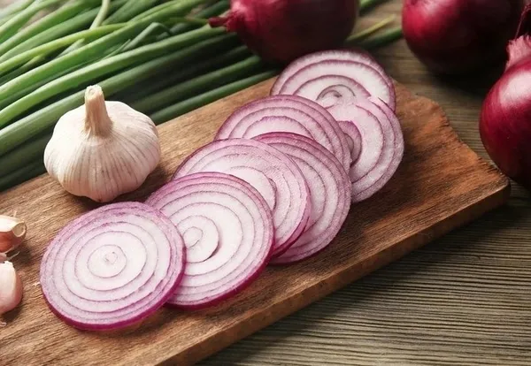 yemeklerinize-koymadan-once-dikkat-1-dilimi-bile-zehirleyebilir-buzdolabinda-saklamak-bile-1679650071394.jpg Yemeklerinize koymadan önce dikkat! 1 dilimi bile zehirleyebilir! Buzdolabında saklamak bile... - 8