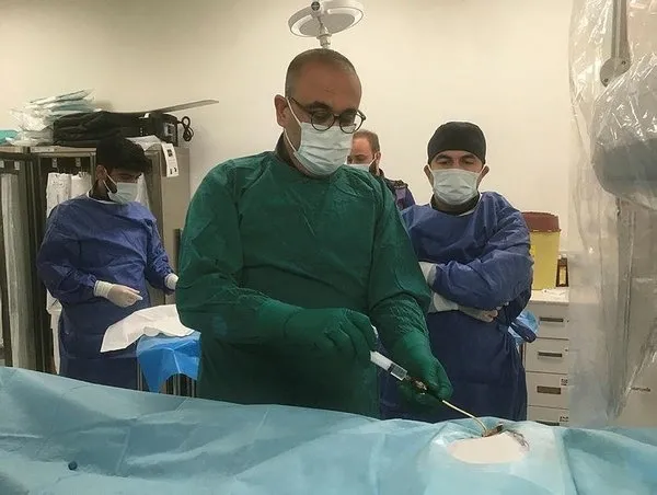 Başakşehir Çam ve Sakura Hastanesi’nde dünyaya parmak ısırtan ameliyat - 3