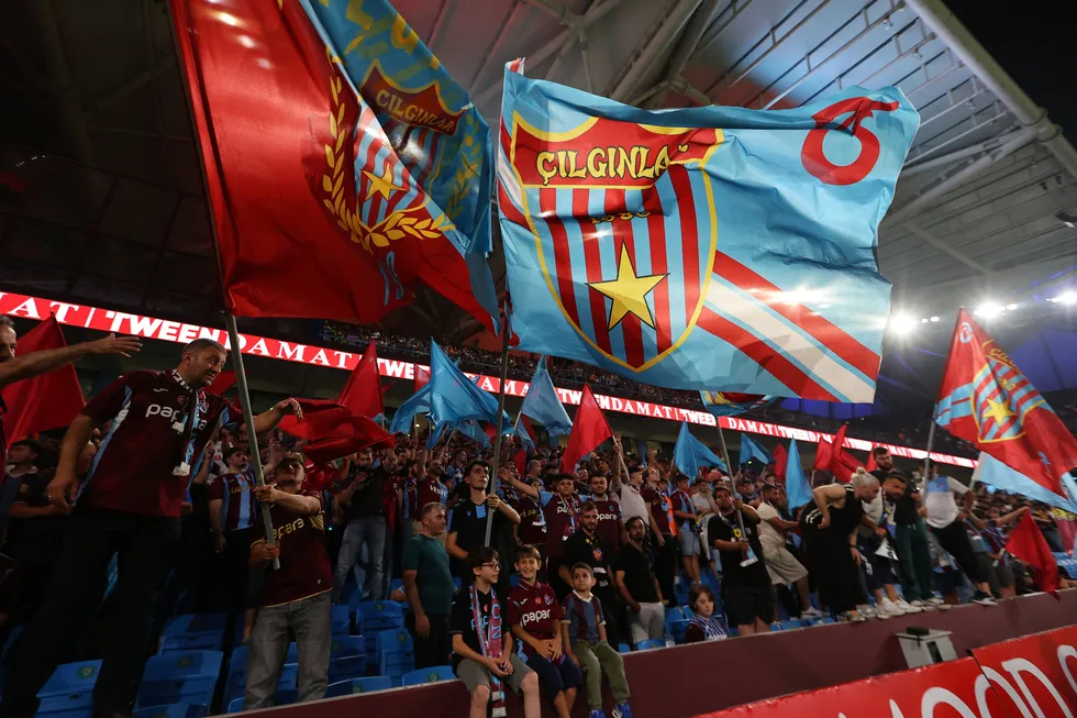 bordo-mavililerin-avrupa-macerasi-atvde-trabzonspor-ferencvaros-1787246432780.jpg Trabzonspor turu Macaristan'a bıraktı! Fırtına Ferencvaros'a 1-0 mağlup oldu - 7