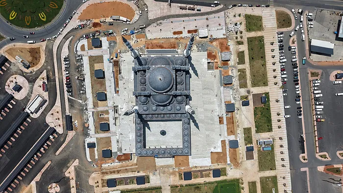 Doğu Karadeniz'in en büyük camisi açılış için gün sayıyor