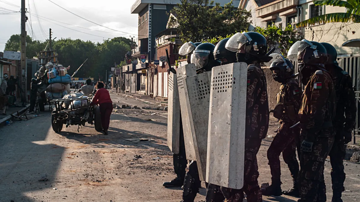 Madagaskar Cumhurbaşkanı Rahoelina'dan halka anayasaya saygı çağrısı