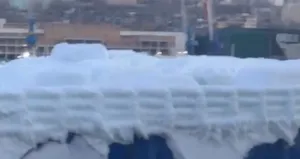 Otomobiller buz tuttu