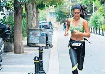 İzinsiz fotoğrafa 20 bin lira istedi