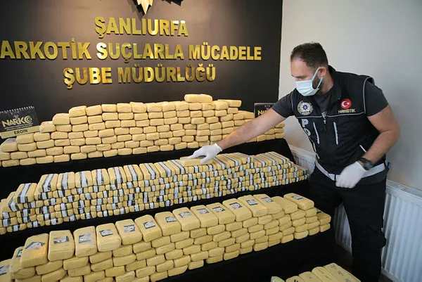 Şanlıurfa'da zehir tacirlerine dev operasyon! 275 kilogram yakalandı - 1