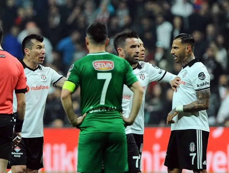 Yüksek gerilim! Quaresma ile Medel tartıştı!