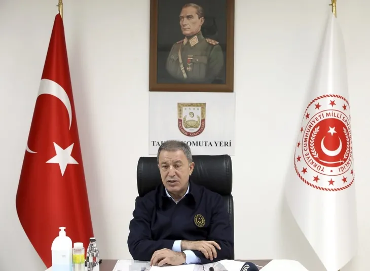 Milli Savunma Bakanı Hulusi Akar ve TSK'nın komuta kademesinden sınır hattında Ramazan Bayramı
