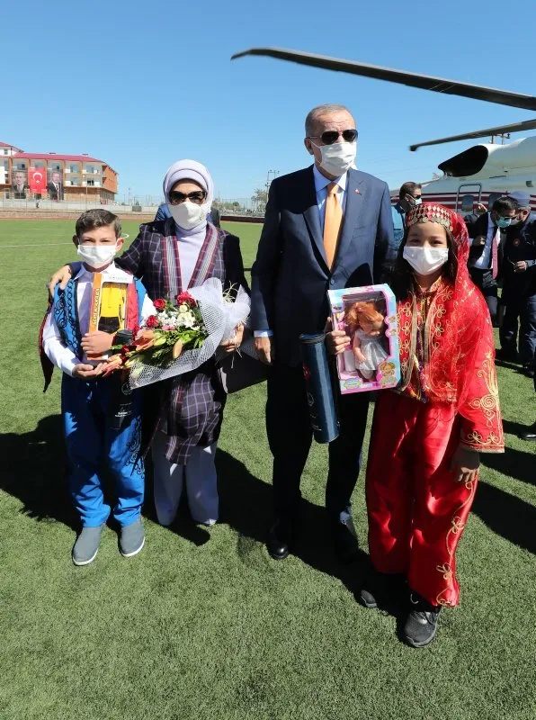 Başkan Erdoğan Bitlis'te! Ahlat Gençlik Merkezi'nin açılışını yaptı