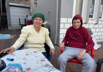 Oğlu için el emeği göz nuru ürünler satarak geçimini sağlıyor