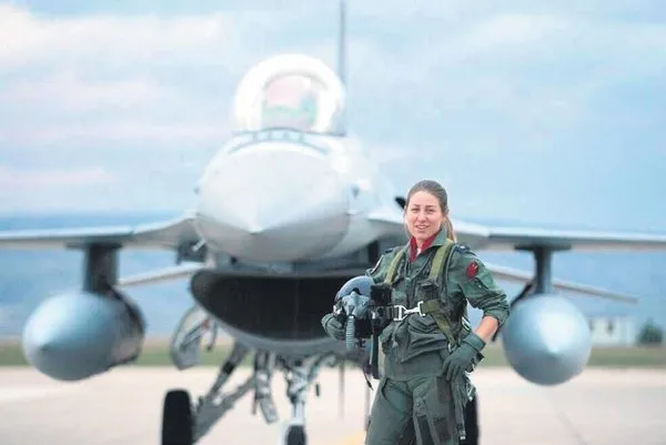 Türkiye’nin ilk kadın F-16 pilotuna büyük onur - 1