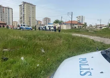 Husumetlisini tabancayla bacağından vurdu