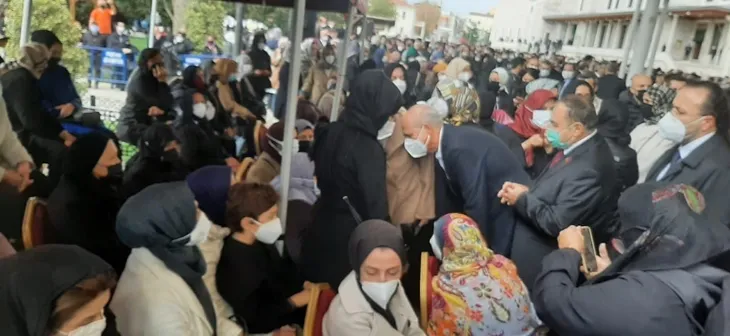 Özdemir Bayraktar son yolculuğuna uğurlandı! Sevenleri Fatih Camii'ne akın etti