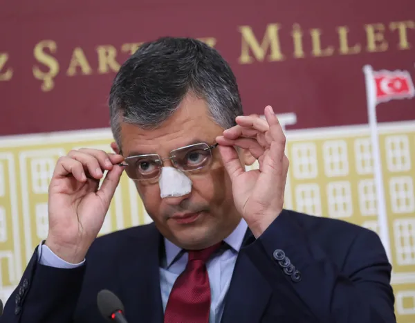 son-dakika-baskan-erdogandan-ozgur-ozele-tazminat-davasi-1651227965429.jpg Son dakika: Başkan Erdoğan'dan Özgür Özel'e tazminat davası - 2