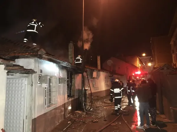 1675402348375.jpg Edirne’de alev alev yanan evini gözyaşları içinde izledi! “Kızım da bu akşam Balıkesir’den gelecekti” - 6