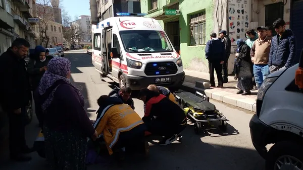 kazada-duygu-dolu-anlar-yaralanan-engelli-kizin-elini-ambulans-gelene-kadar-tuttu-1648187477292.jpg Kazada duygu dolu anlar: Yaralanan engelli kızın elini ambulans gelene kadar tuttu - 3