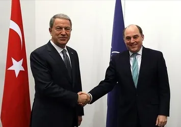 Milli Savunma Bakanı Hulusi Akar İngiliz mevkidaşı Ben Wallace ile SAHA EXPO'yu gezdi