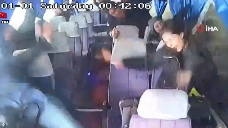 Antalya’da minibüste korku dolu anlar