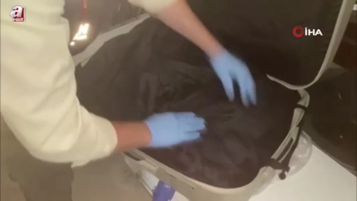 Samsun'da depodaki valizde 20 bin sentetik ecza ele geçirildi