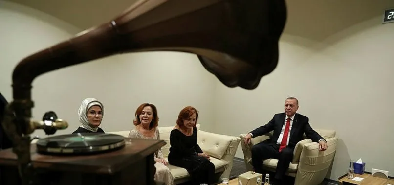 Başkan Erdoğan, piyanist Pekinel kardeşlerle bir araya geldi