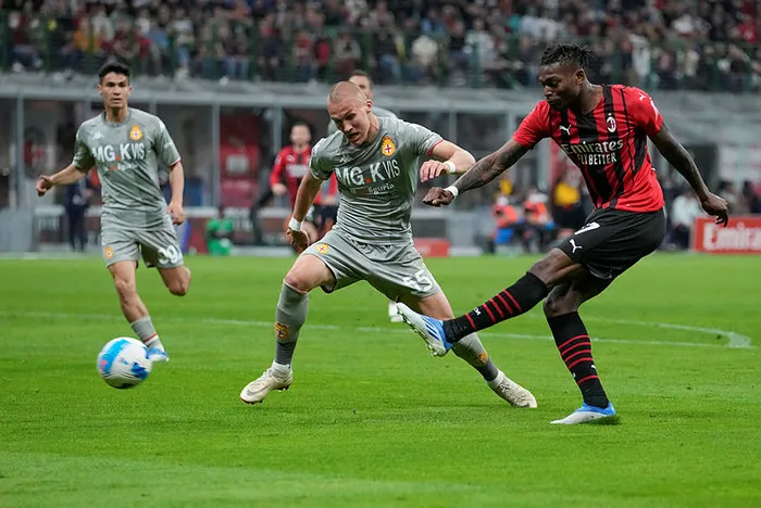İtalya Serie A'da Milan zirveye yerleşti (Milan: 2- Genoa: 0) - 1
